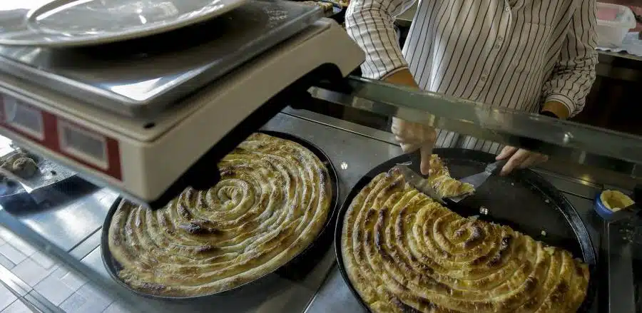 Taste Atlas odabrao 100 najboljih peciva svijeta: Zeljanica prestigla burek