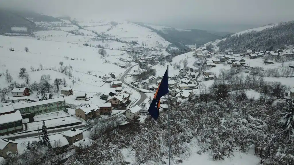 (FOTO) Na Dan nezavisnosti BiH opet zavijorila zastava iznad Opare