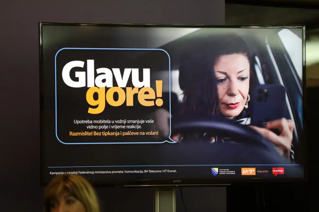 U FBiH počinje kampanja “Glavu gore! Stop korištenju mobitela u prometu!”
