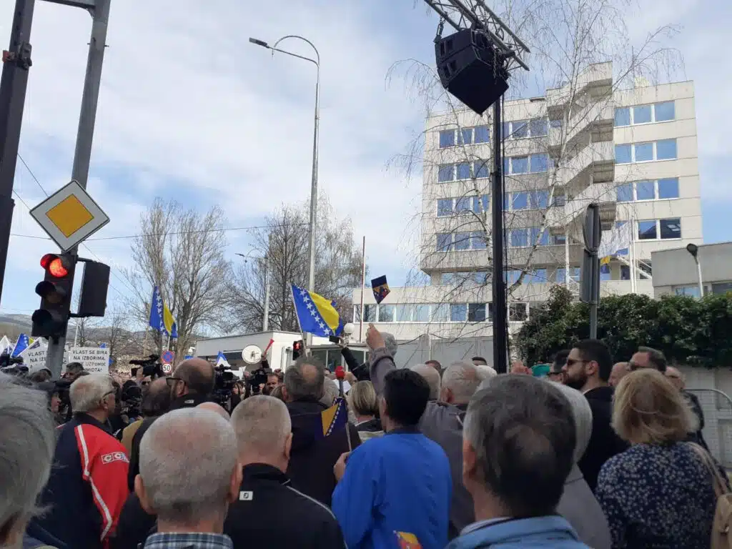 Protesti ispred OHR-a zbog mogućeg novog nametanja izmjena Izbornog zakona