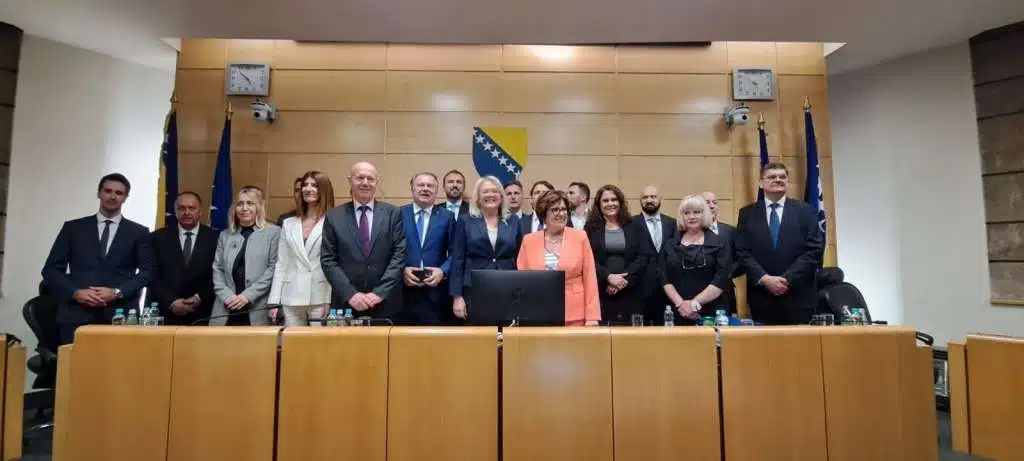 Ovo su ministri u Vladi Nermina Nikšića