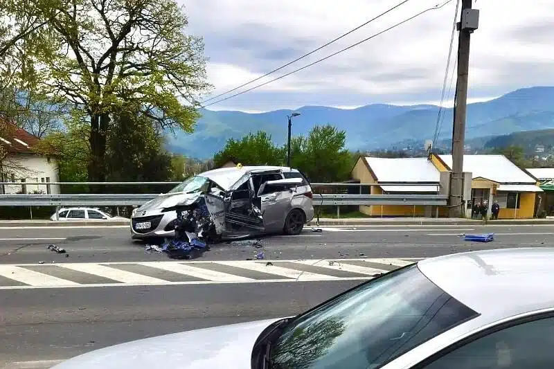 U teškoj saobraćajnoj nesreći u Vitezu povrijeđeno više osoba