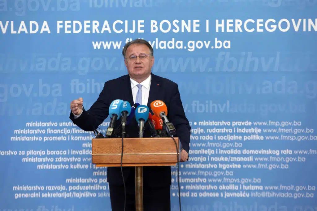 Nikšić: Vlada FBiH prati situaciju u poplavljenim područjima