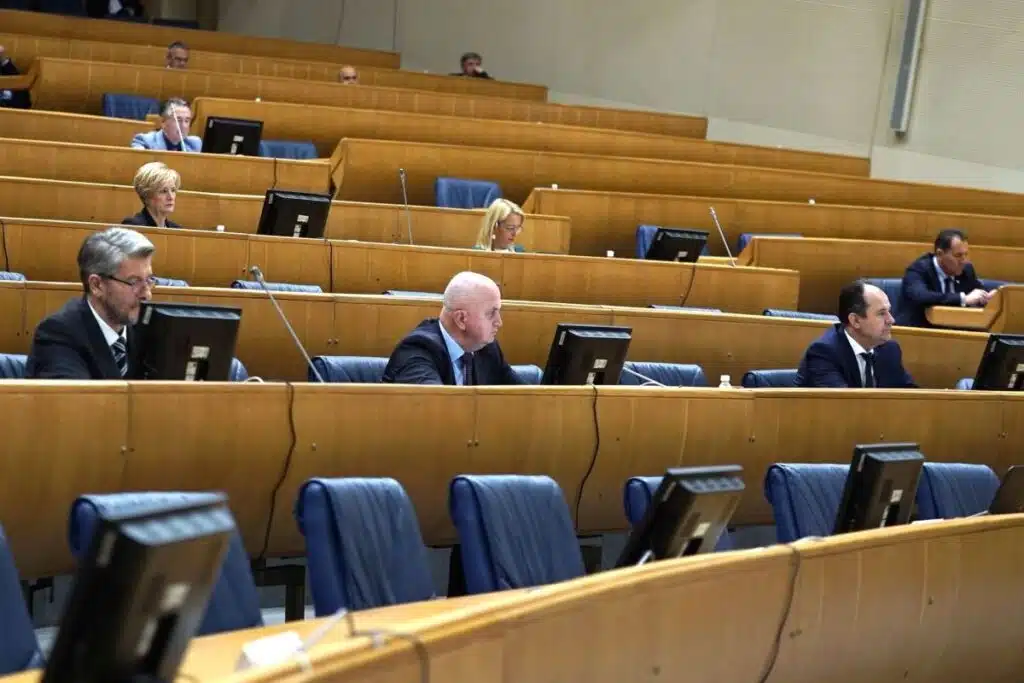 Državni parlamentarci danas razmatraju zakon kojim bi se ukinuo PDV na doniranu hranu