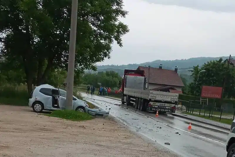 Jedna osoba poginula u teškoj saobraćajnoj nesreći kod Busovače