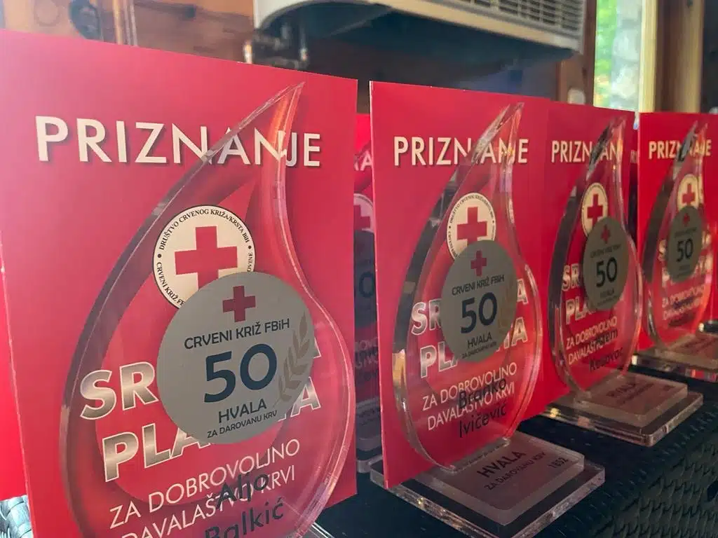 Crveni križ Federacije BiH dodijelio 179 priznanja za dobrovoljne davaoce krvi