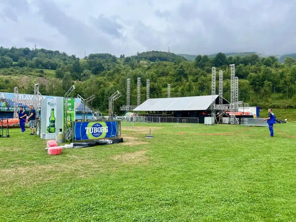 TRAVNIK / Vrše se posljednje pripreme pred večerašnji koncert Zdravka Čolića – Čole