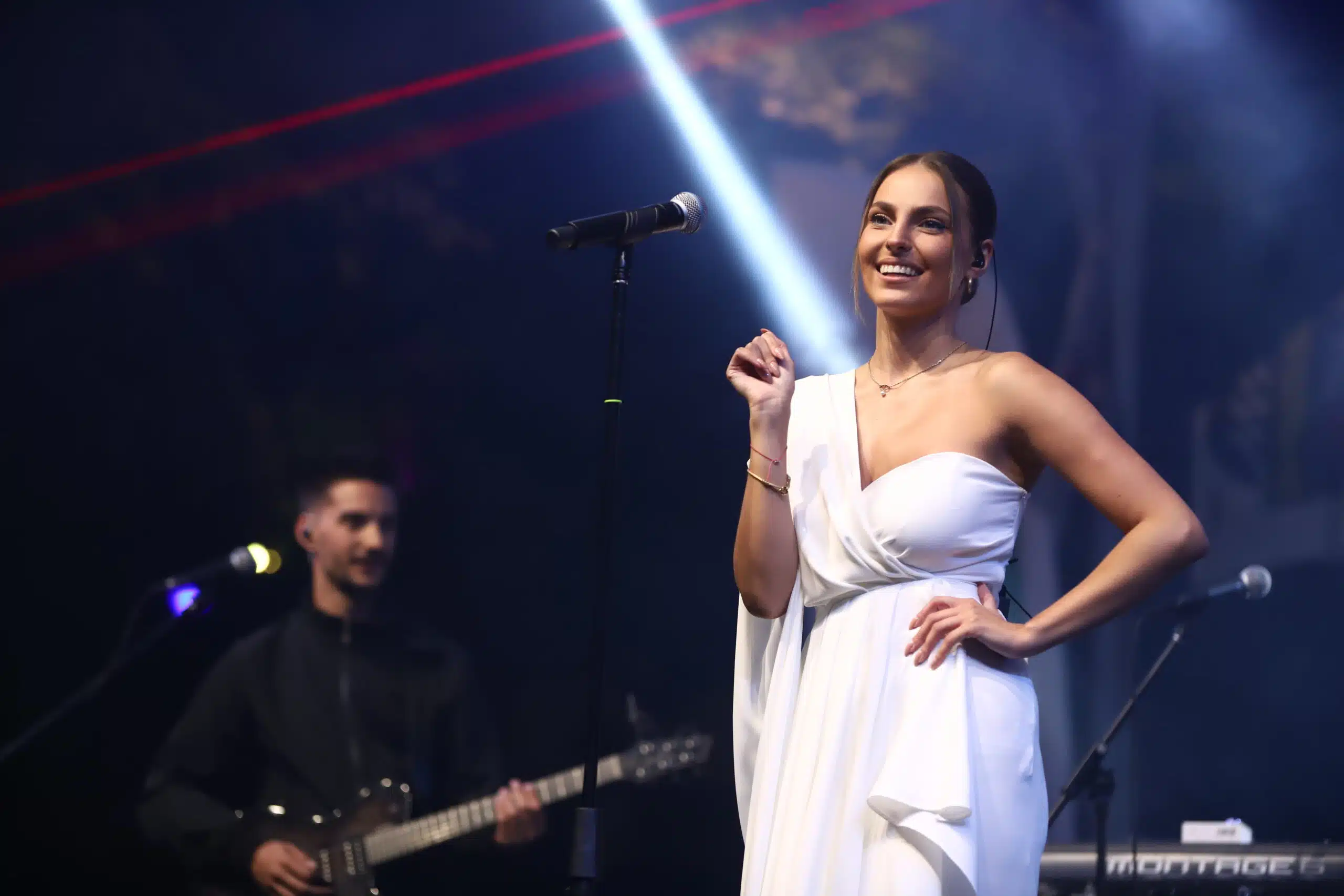 Spektakl na festivalskom trgu Zenica Summer Festa : Džejla Ramović i Bubi višesatnom svirkom oduševili publiku