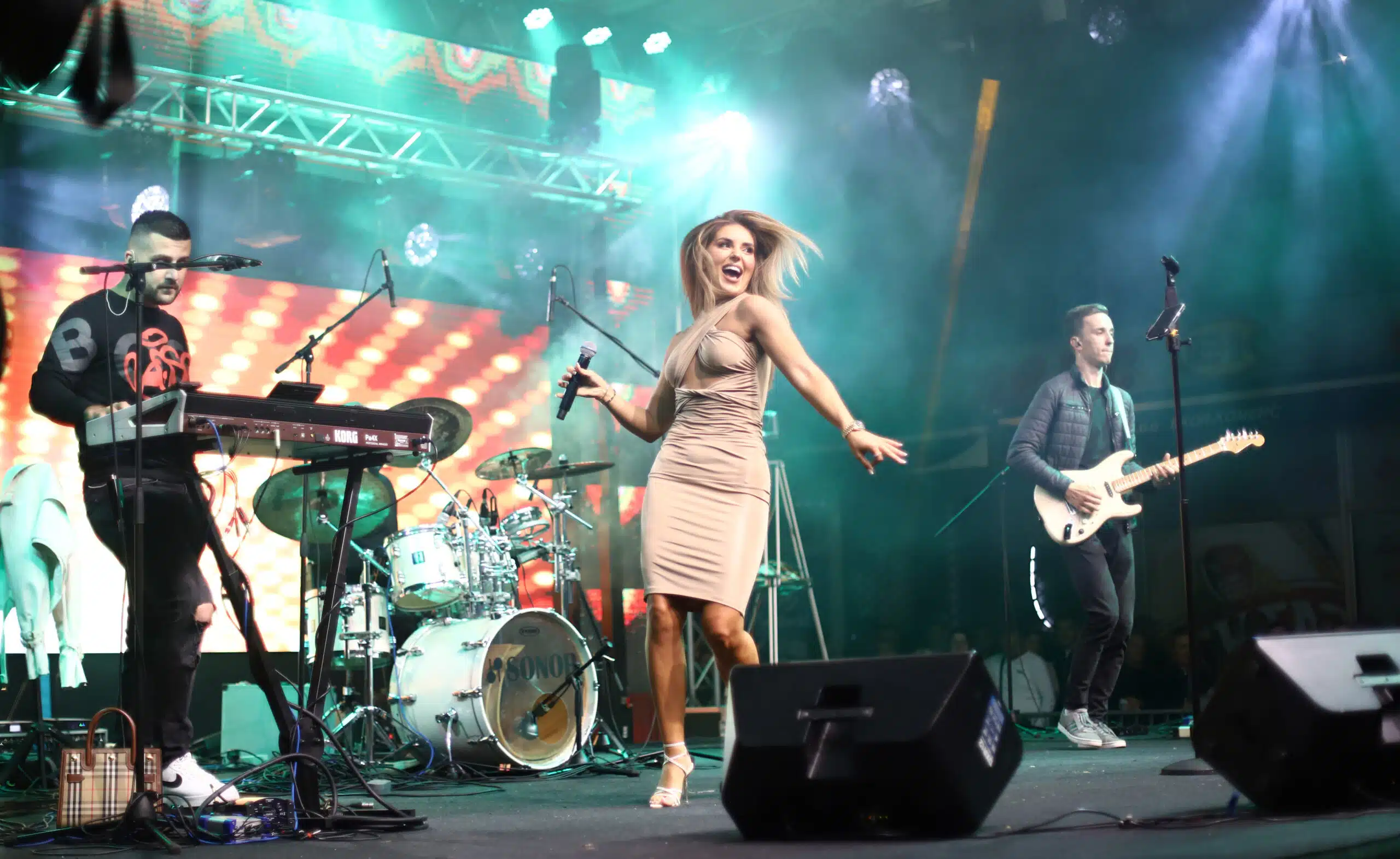 Zenica Summer Fest obara rekorde posjećenosti : Petu noć Zenica Summer Festa publiku zabavljali Antonija Čerkez i Hakala