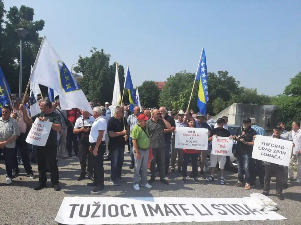 Protestni skup pred Sudom BiH u Sarajevu