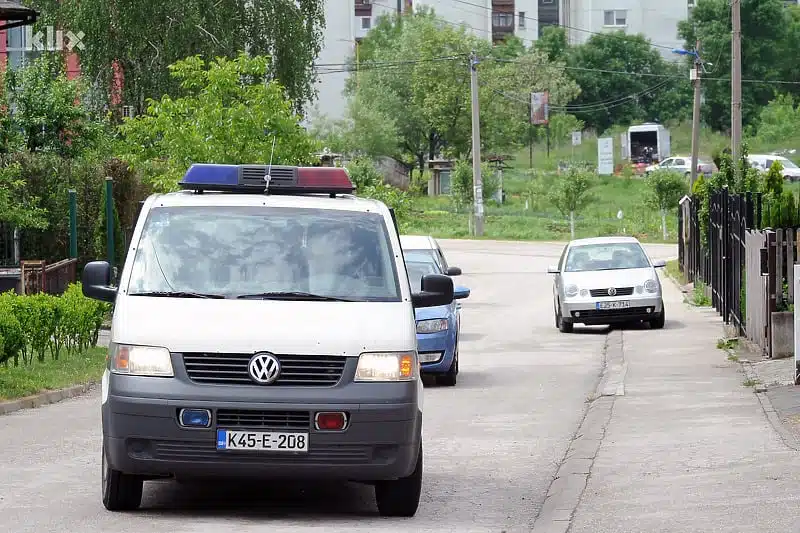 Policija blokirala veći dio Gradačca, zatvoreni svi ulazi i izlazi iz grada