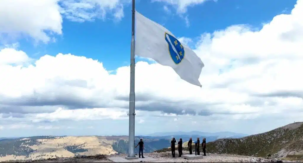 Najveća zastava Republike Bosne i Hercegovine podignuta na najvišem vrhu Vlašića