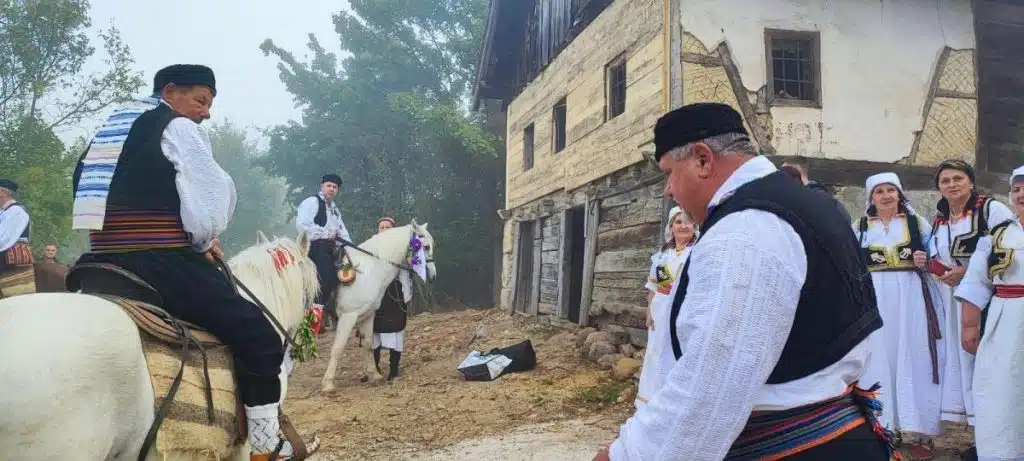 Kreću svatovi iz Pokrajčića prema Gučoj Gori