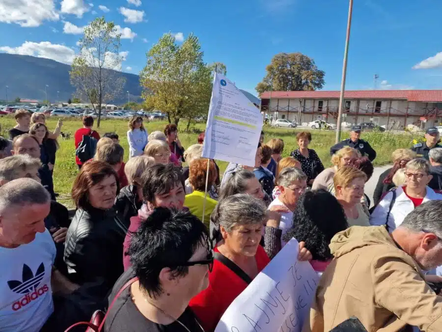 Protesti bivših uposlenika mirovnih snaga u BiH: “10 godina čekamo isplatu doprinosa i ostalih naknada”