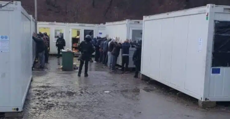 Akcija “Racija”: Najveća policijska akcija u prihvatnom centru za migrante u BIH, traže se ilegalni migranti