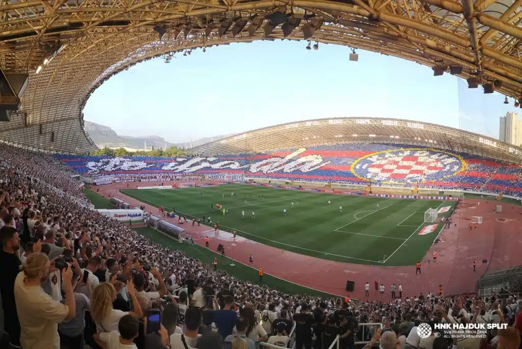 Hajduk porazio Dinamo, brojni Vitežani na utakmici, Torcida napravila nevjerojatnu koreografiju