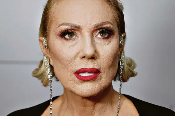 “MISLIO SAM DA DOLAZI PJEVAČICA, KAD ONO TRAFOSTANICA” Brena zbog komentara konobara okrenula novi list