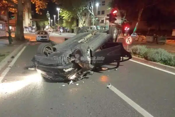 Stravična nesreća u centru Mostara: Četvero 19-godišnjaka povrijeđeno, dvoje teže