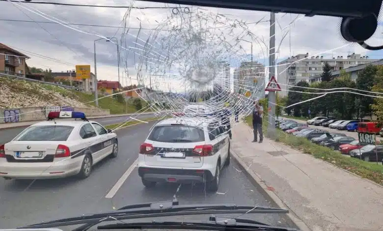Uhapšeni počinioci koji su kamenjem razbili tri nova trolejbusa