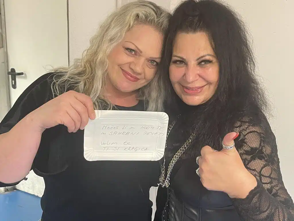 MORBIDNO: Brčanka Amira tražila od Stoje da joj pjeva na sahrani