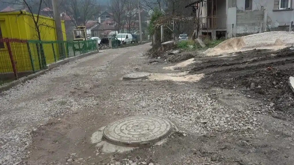 Završni radovi na sanaciji puta i izgradnji fekalne kanalizacije u naselju Visokovci