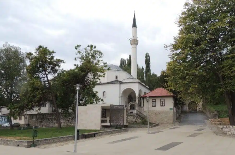 Zbog paljevine džamije Husejnija uhapšen 35-godišnjak iz Gradačca