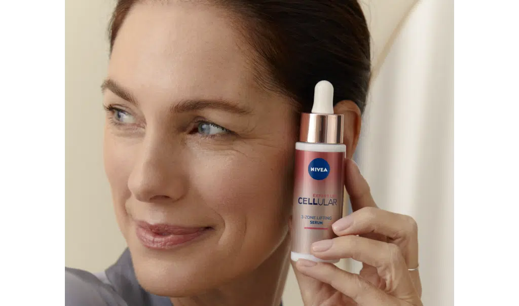 Bakučiol, heroj anti-age nege uzvraća udarac: Isprobajte njegov učinak podizanje kože lica, vrata i dekoleta uz NIVEA Cellular Expert Lift 3-zonski serum