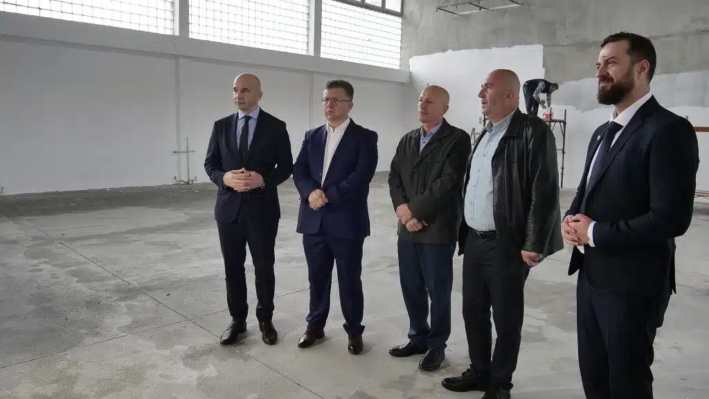 EU finansira obnovu fiskulturne sale u OŠ “Ahmed Muradbegović” Stranjani: Premijer Pivić i ministar Mušija najavili nova ulaganja u obrazovnu infrastrukturu
