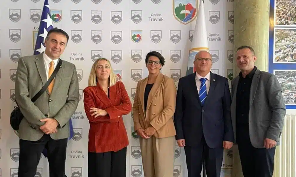 Federalna ministrica okoliša i turizma posjetila Travnik i oduševila se Lutvinom kahvom i Harijevim ćevapima