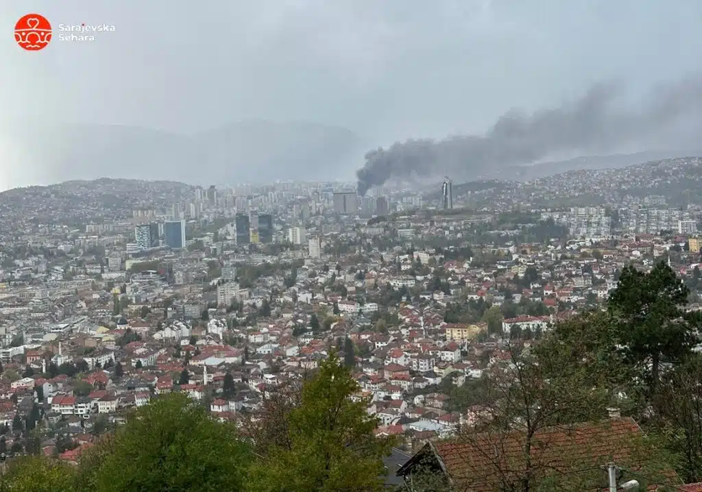 Foto/ Požar na Otoci bio vidljiv i sa Zmajevca