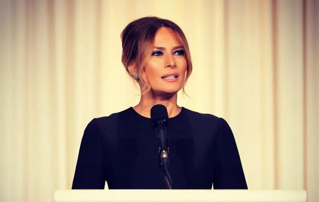 I TO SE DESILO: Melaniju Tramp žustro kritikuju zbog stajlinga