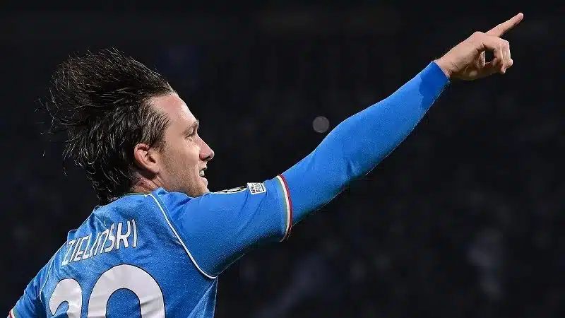 ITALIJA NA NOGAMA: Piotr Zielinski na vrhuncu slave dres Napolija mijenja u dres velikog rivala?!