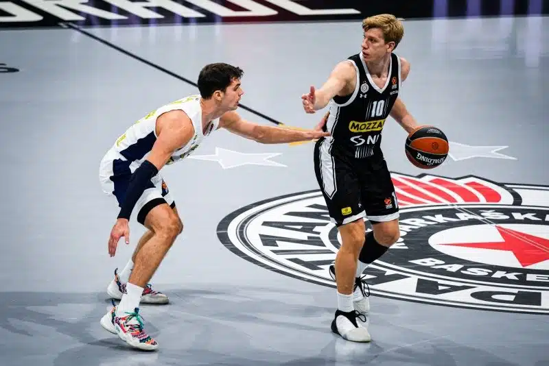 NA JUBILEJU OBRADOVIĆA: Nova drama, pao Fener u prepunoj Areni!