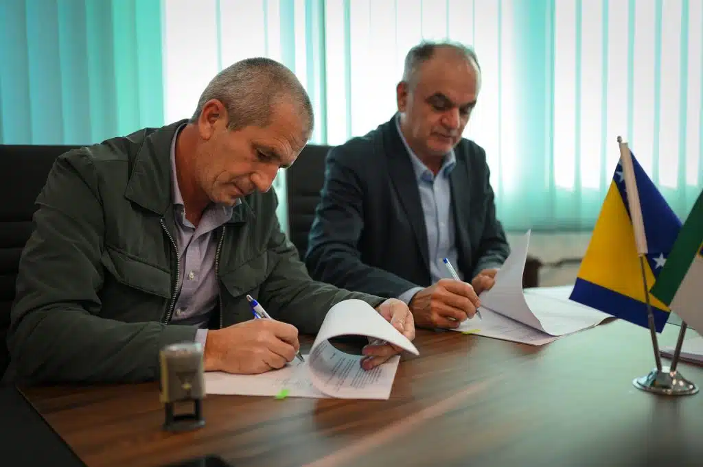 Potpisani ugovori o redovnom i zimskom održavanju regionalnih cesta R445, R473, R441, R413a, R457a i R444b