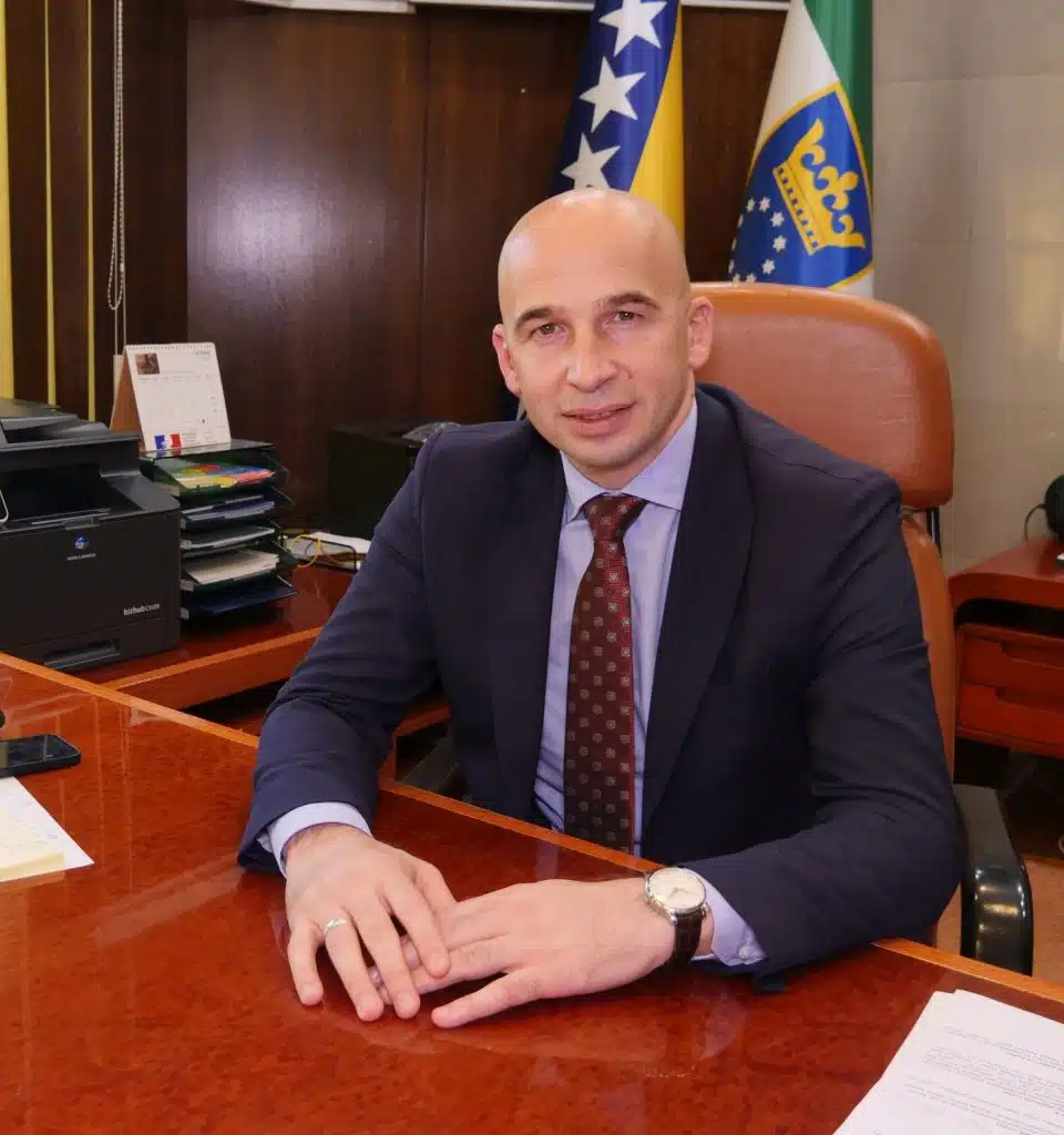 Premijer Pivić i predsjedavajući Huskić čestitali Dan državnosti BiH