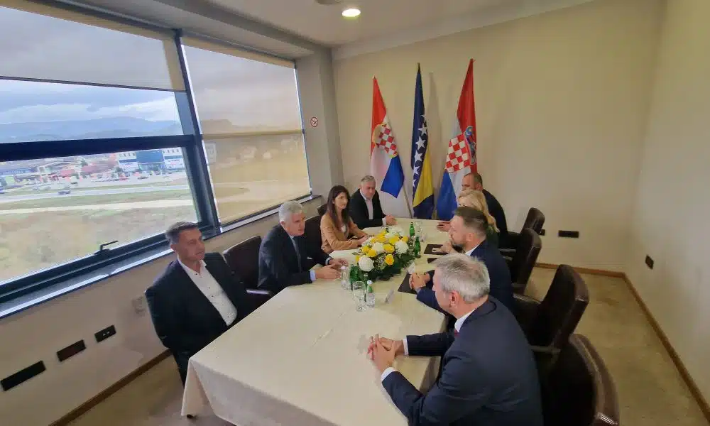 U Vitezu se održava sastanak Dragana Čovića i ministra u Vladi RH Marina Piletića