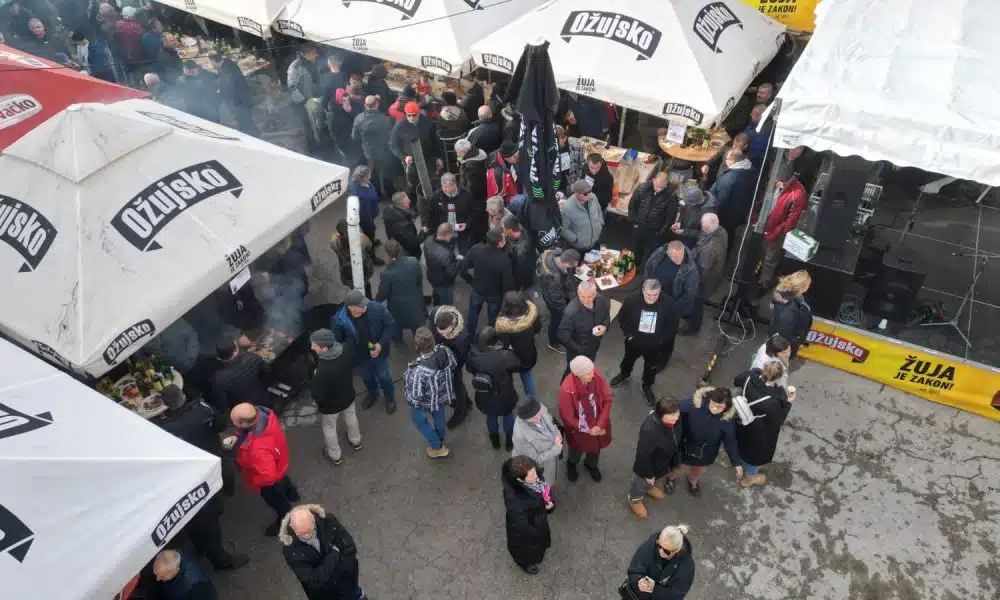 VI.ČVARAK FEST DOLAC 2023: Ekipa Brankovca napravila najbolji čvarak, a više tisuća posjetitelja uživalo u domaćim delicijama (FOTO)