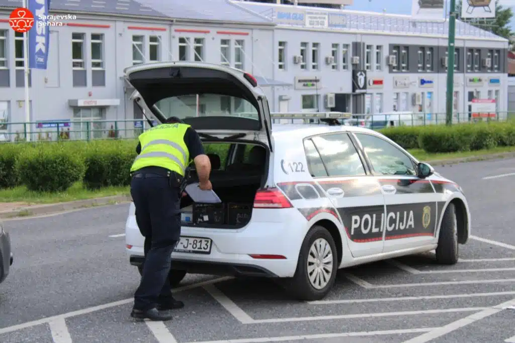 Višestrukom povratniku u činjenju saobraćajnih prekršaja oduzet Audi, ima gotovo 20.000 KM neplaćenih kazni