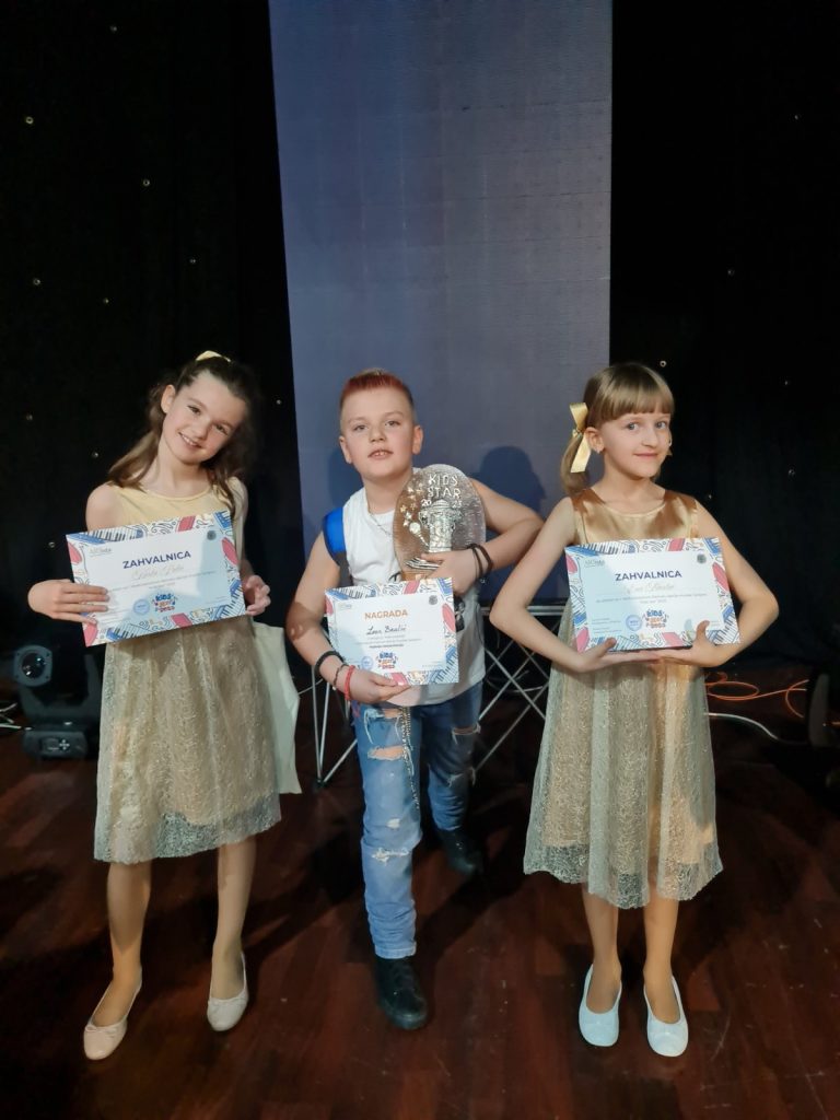 travničanin leon bralić osvojio je nagradu za najbolju interpretaciju na kids stars festivalu u sarajevu