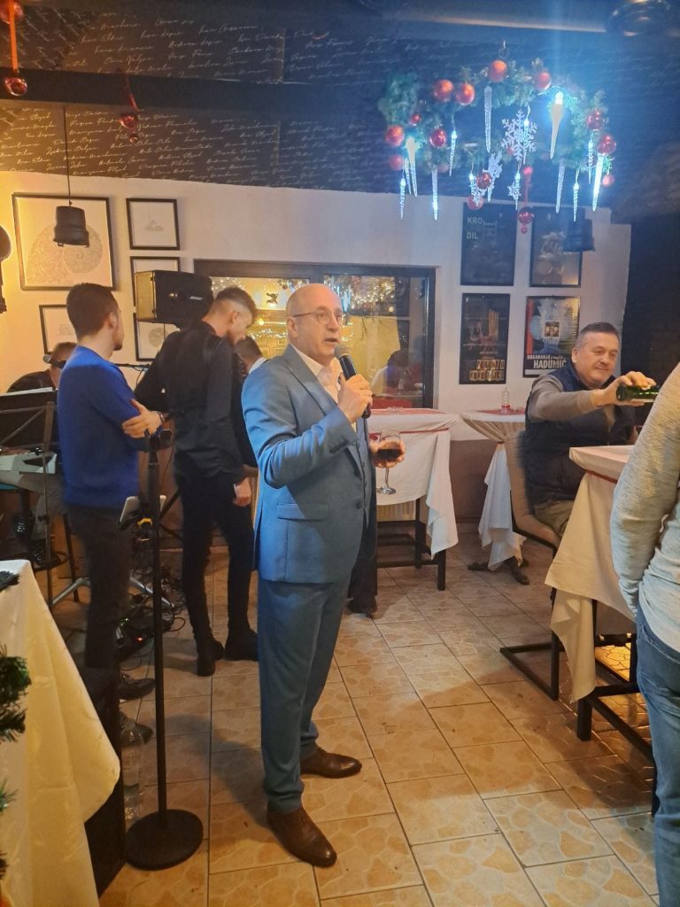 nastali u tijeku rata: kazalište travnik u jankovićima proslavilo 30-ti rođendan (foto)