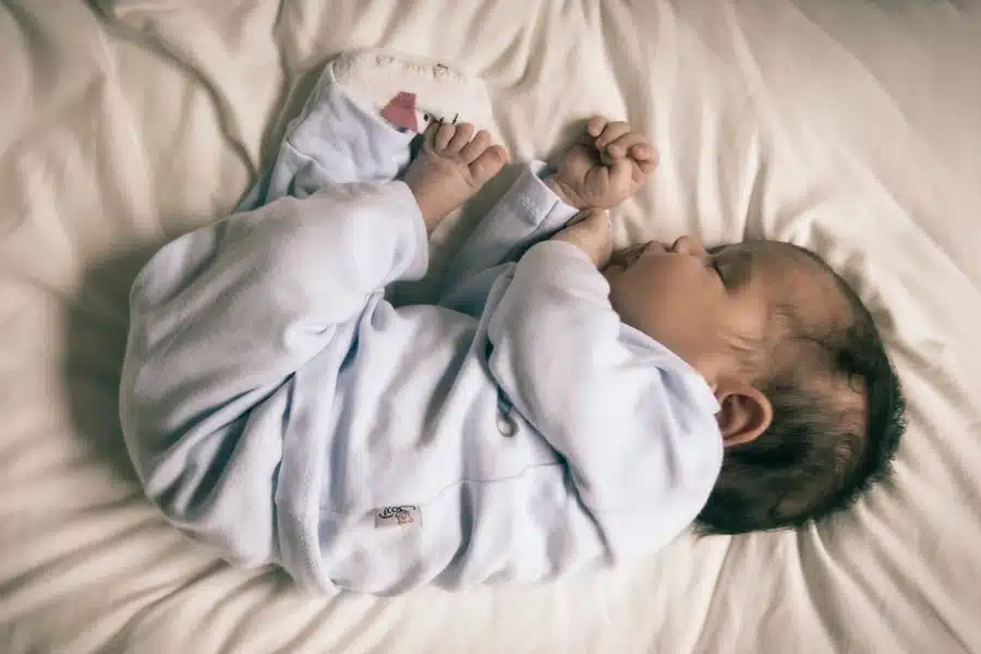 VRIJEDI POKUŠATI Trik za uspavljivanje bebe za dva minuta