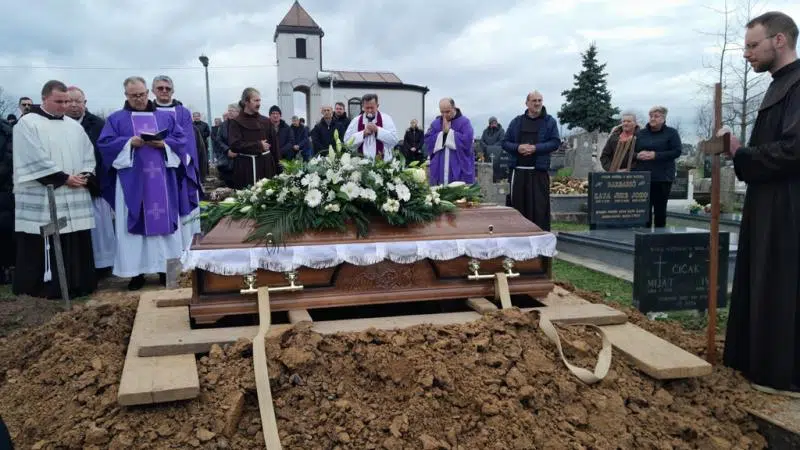 POČIVAO U MIRU BOŽJEM: Posljednji ispraćaj fra Ivice Vidaka