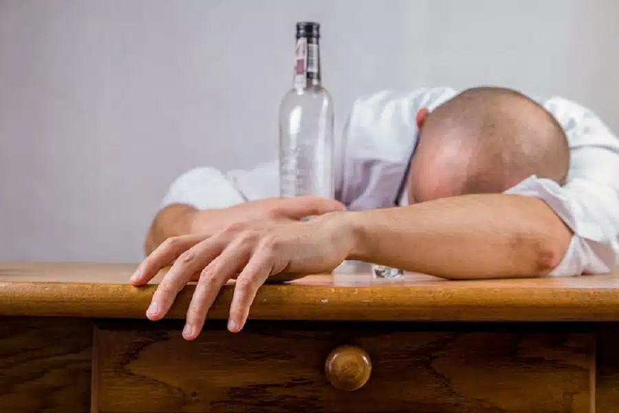 BUDITE OPREZNI ZA PRAZNIKE Ovo su simptomi trovanja alkoholom