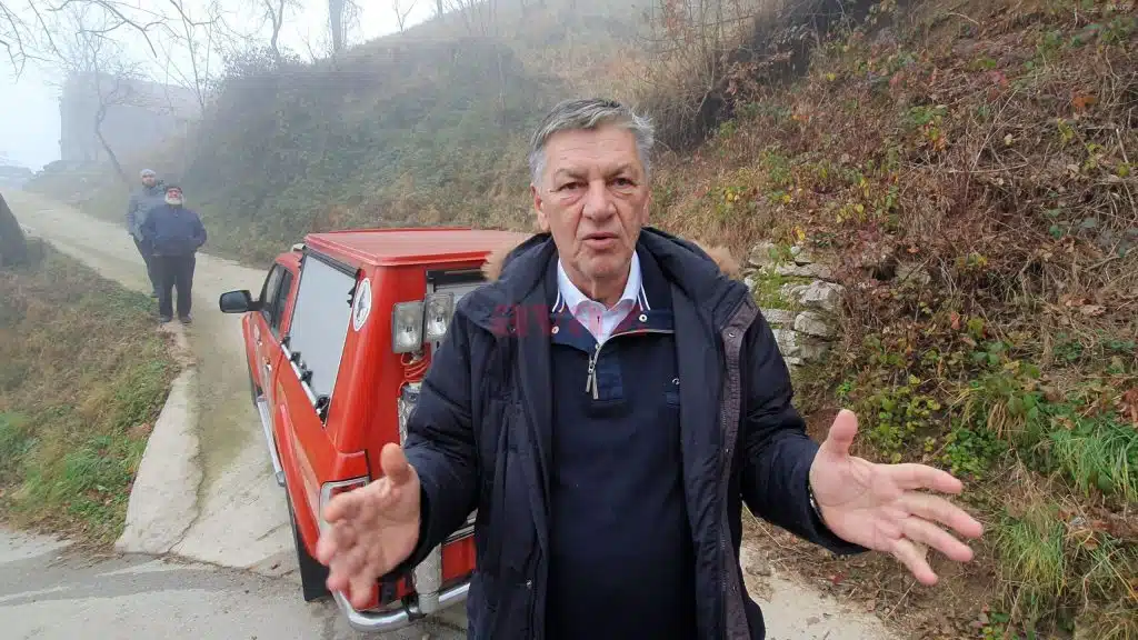Jutro nakon zemljotresa: Mještane sela Ljubetovo posjetio Fuad Kasumović, krenulo se u obnovu oštećenih krovova