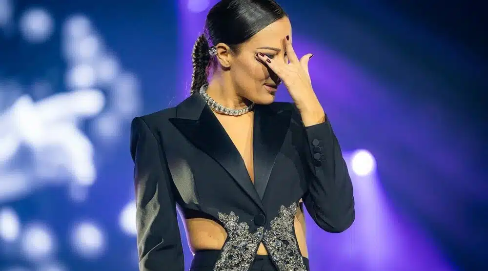 Majka je dobila otkaz zbog mene, tetka poslala novac za haljinu: Prijović se na bini rasplakala zbog teške prošlosti