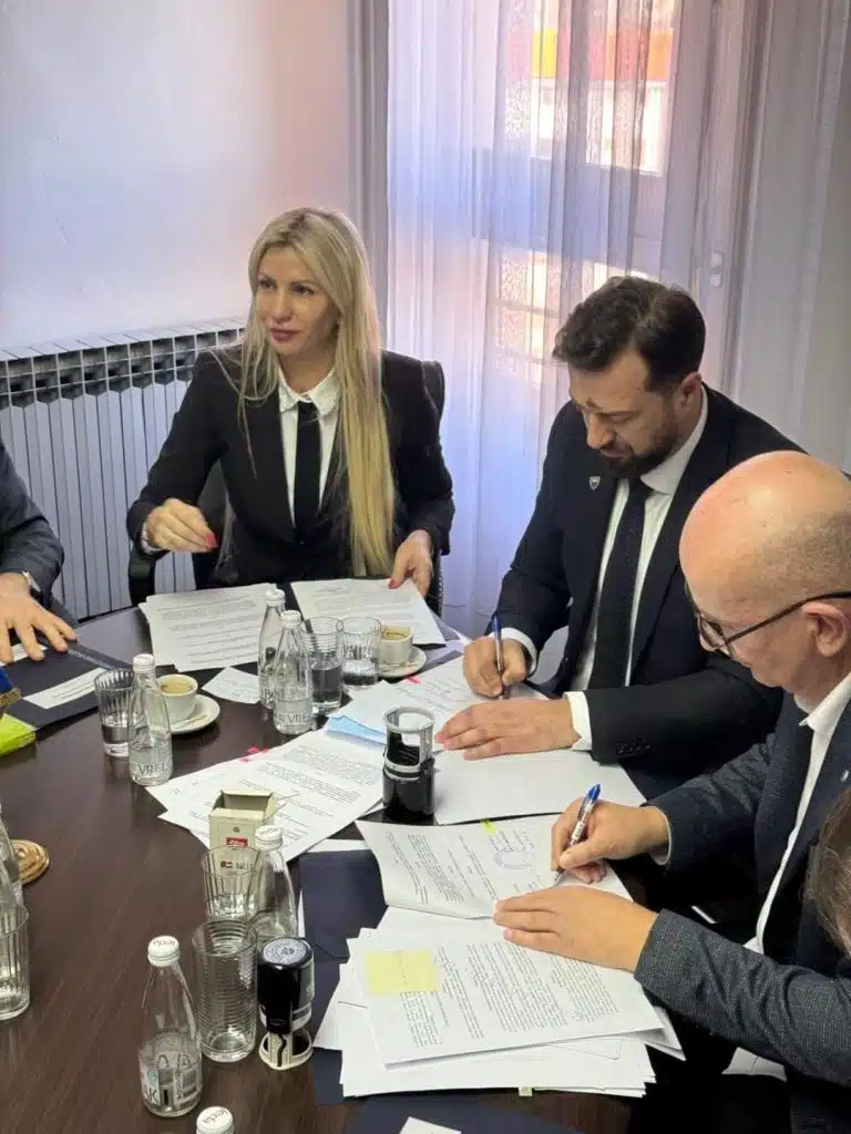 Potpisan ugovor o realizaciji programa nabavke udžbenika za učenike od 1. do 5. razreda