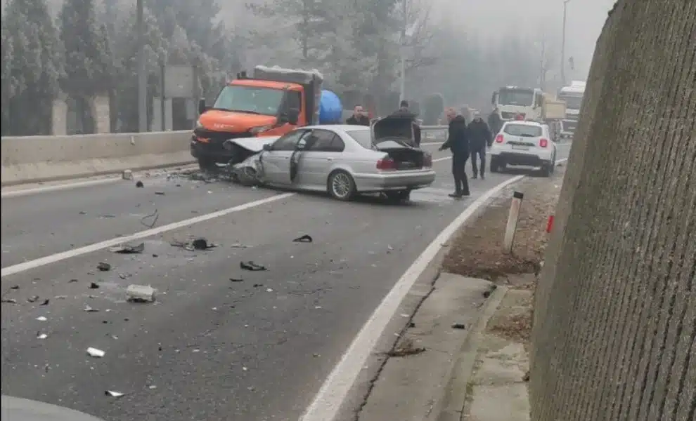 Težak udes na ulazu u Travnik, promet obustavljen, vatrogasci na terenu – TNTportal.ba