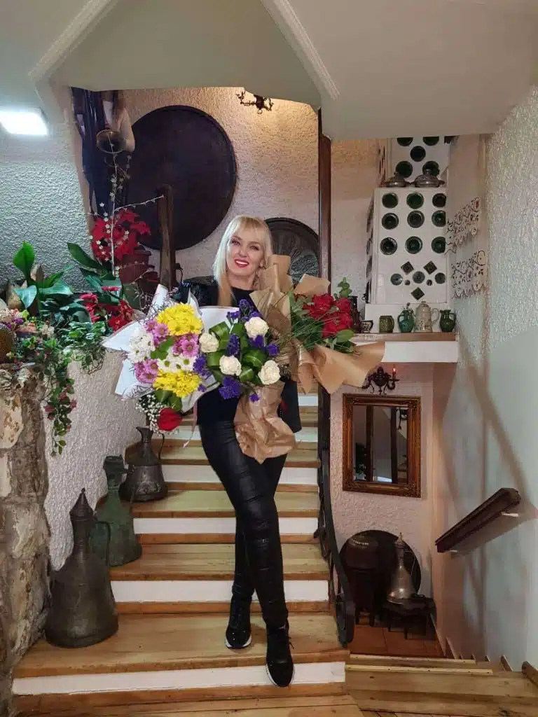 Uklonjena bašta restorana Branke Sovrlić na Baščaršiji: Točio se alkohol pola metra od džamije