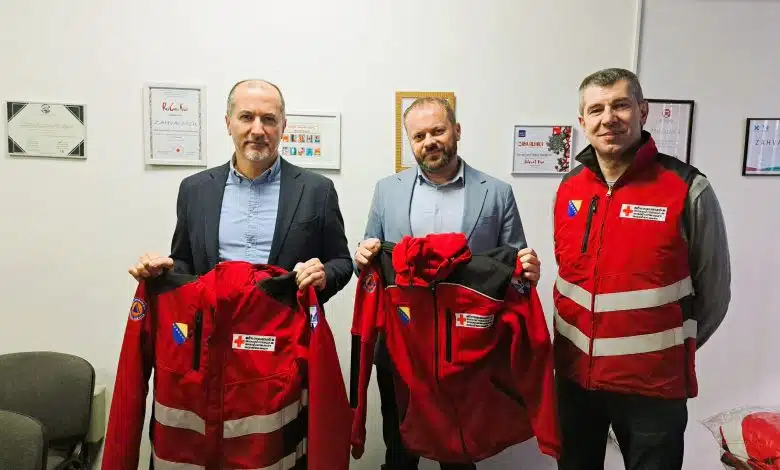 Uručene nove uniforme za deset volontera OO Crvenog križa Novo Sarajevo