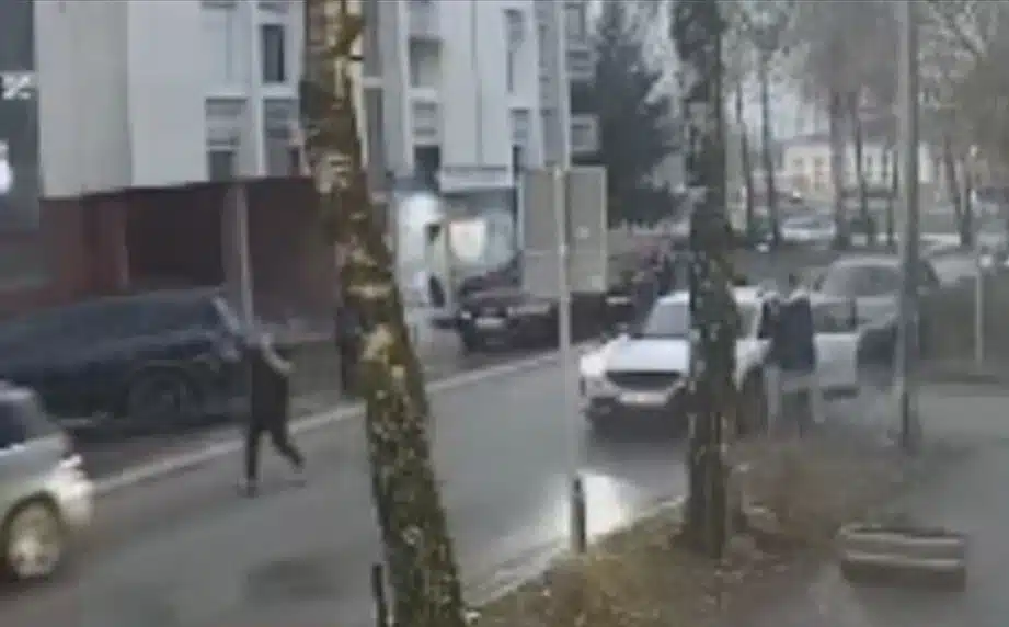 Video/ Objavljen snimak nesreće na Ilidži, vozač udario dijete pa pobjegao